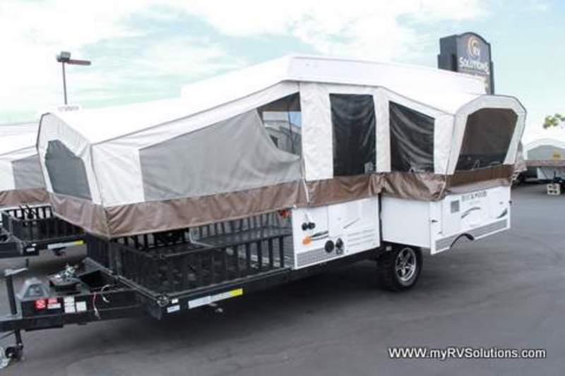 Starling Travel The 2006 Fleetwood Scorpion Toy Hauler A Tent