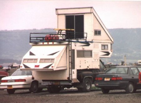 Del Rey Kamp King Sky Lounge Truck Camper