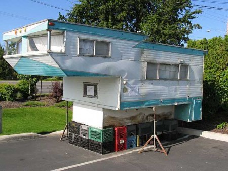 Del Rey Kamp King Sky Lounge Truck Camper