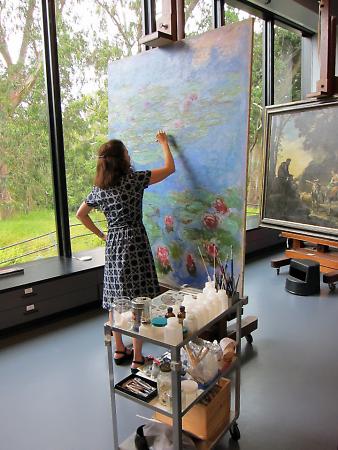 Removing the synthetic varnish on Monet's Water Lilies